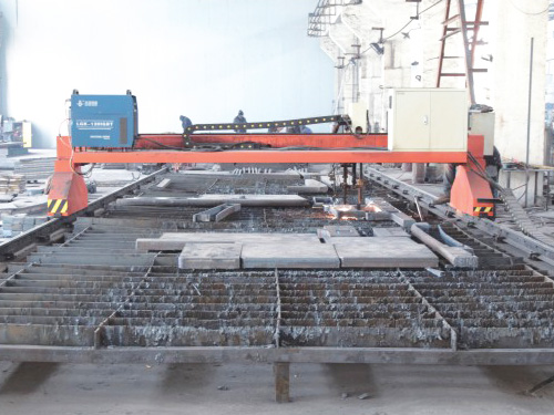 Flame CNC cutting machine (cutting range 3500 × 12000)